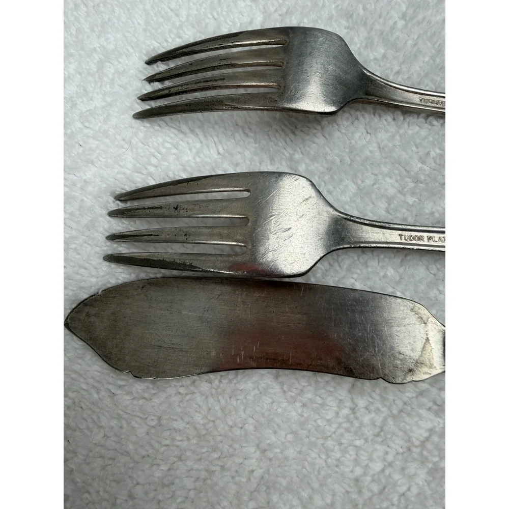 Oneida Comm. Tudor Plate Fortune pattern 2 Grille forks & 1 Master butter knife